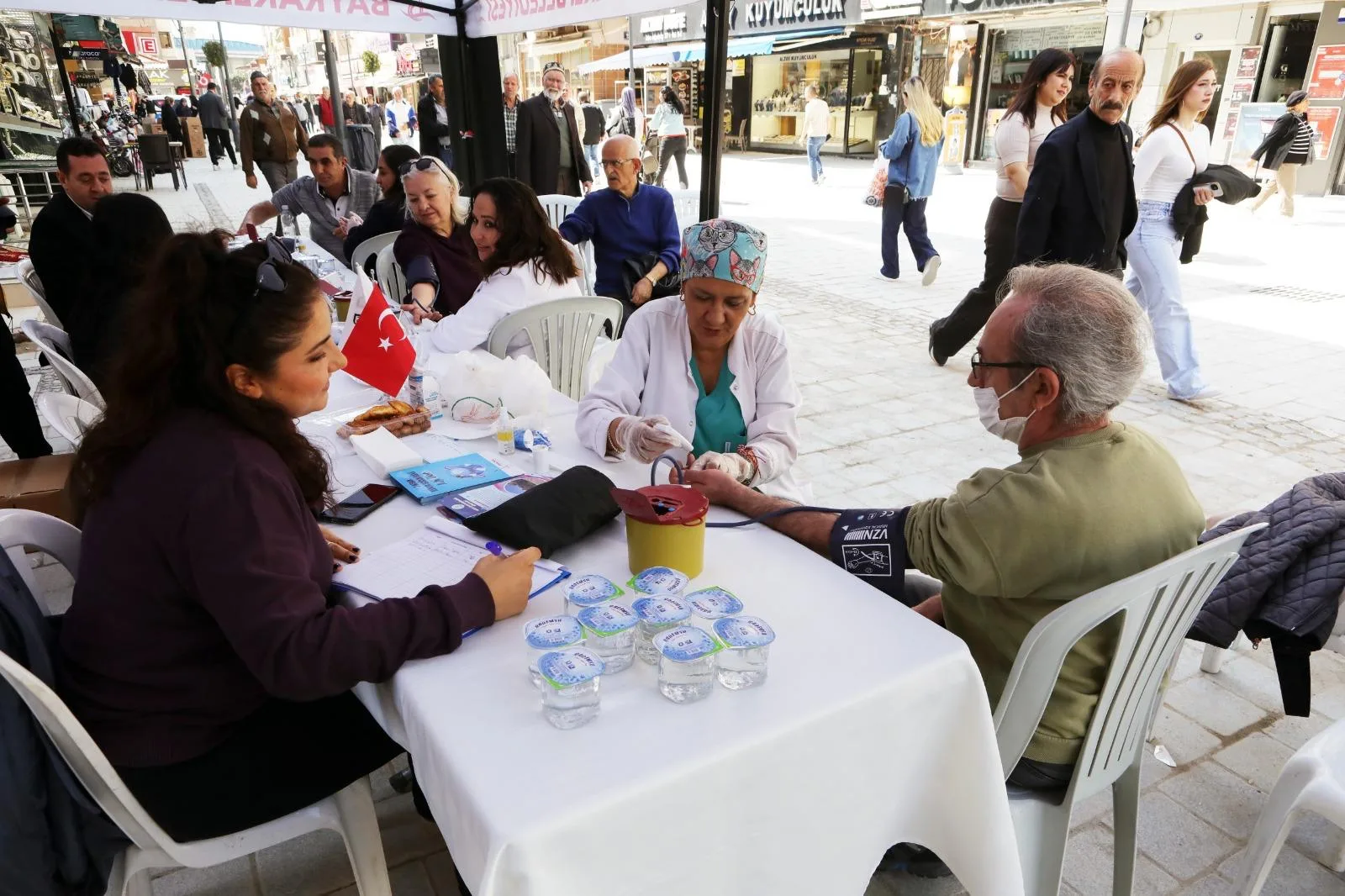 BayraklÄ±âda SaÄlÄ±k HaftasÄ±ânda SaÄlÄ±k Hizmeti VatandaÅla BuluÅtu (4)-1776257768790.webp